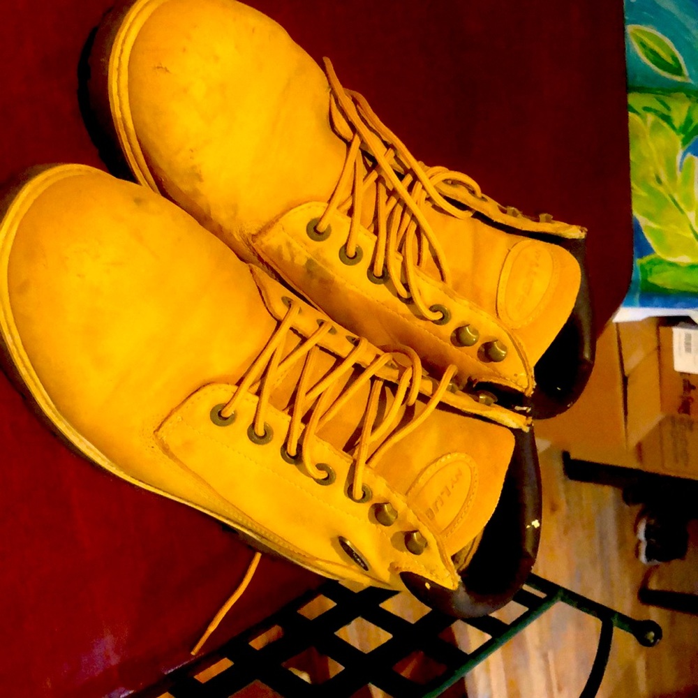 I have mens Ny Lugz boots tan and black size Us 12 only wear at once